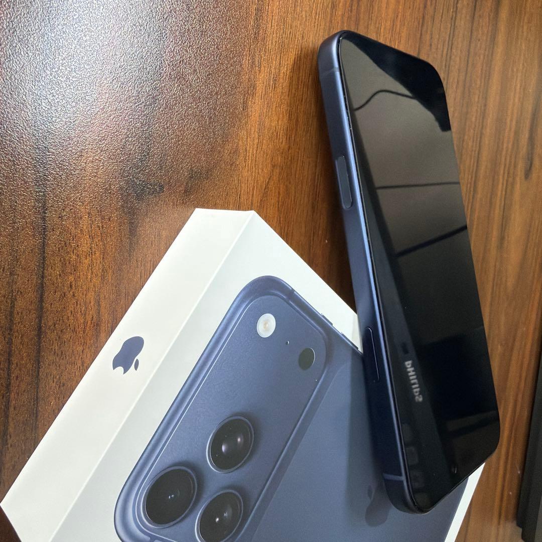 iPhone 17 ProMax 2TB ディープブルー純正ケース付 - メルカリ