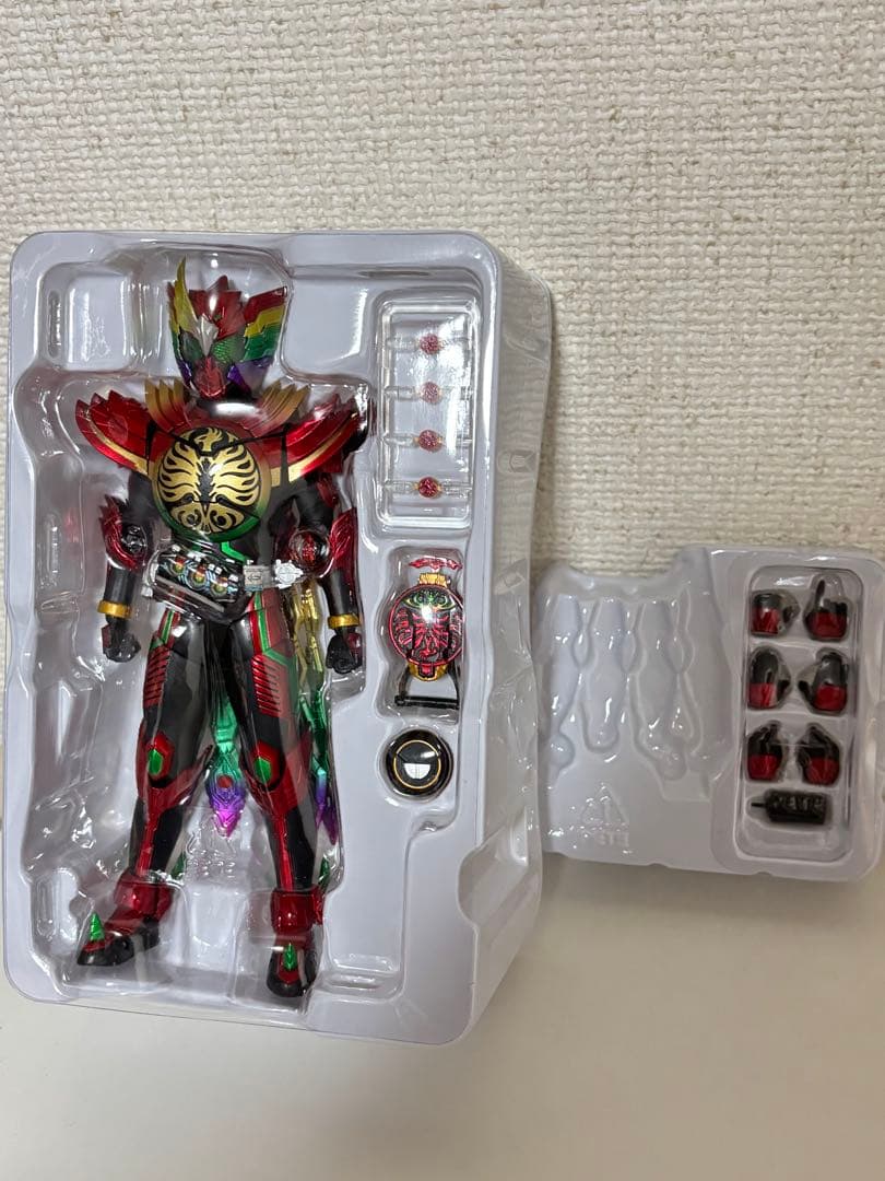 S.H.Figuarts 真骨彫 仮面ライダーオーズ　タジャドルコンボエタニティ