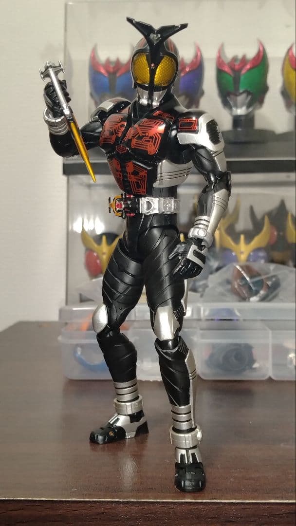 S.H.Figuarts 真骨彫製法 仮面ライダーダークカブト