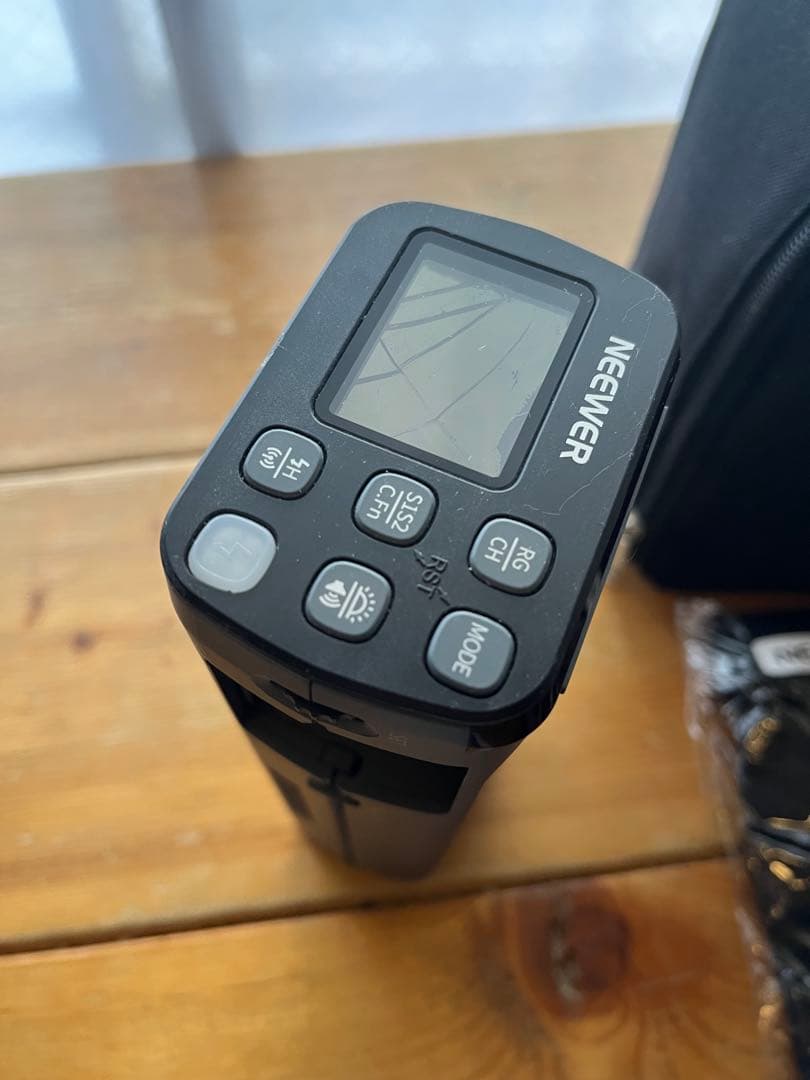 ジャンク　NEEWER Q3 200Ws 2.4G TTLフラッシュストロボ