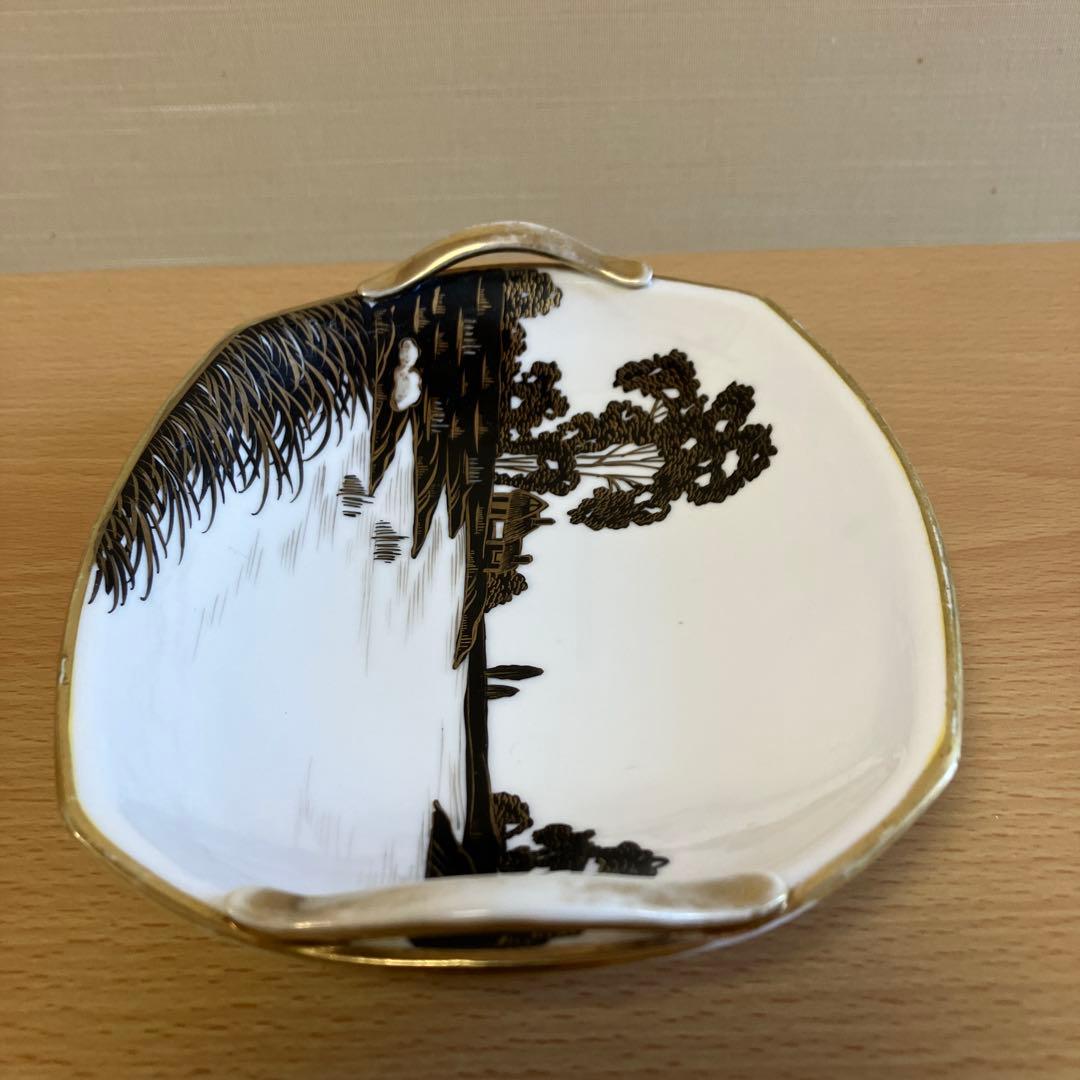 7. オールドノリタケ メープルリーフ印 モノトーンに金彩アクセントの