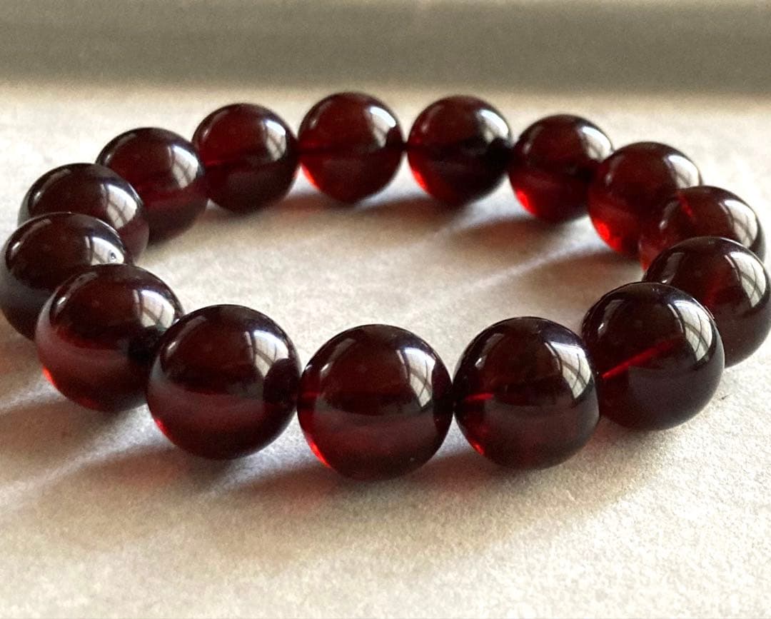 良質 琥珀 レッドアンバー 13.8㍉前後 天然石ブレスレット - メルカリ