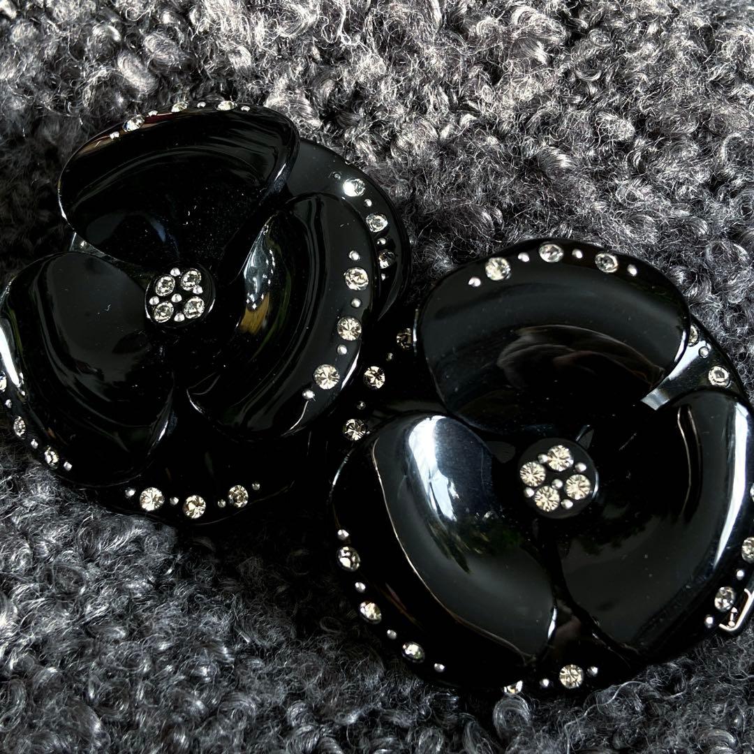 アレクサンドルドゥパリ フラワー バレッタ ダブルカメリア 黒 夏