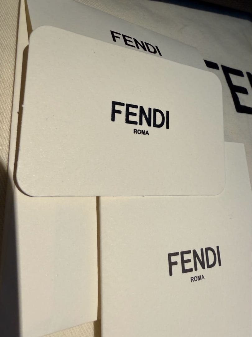 FENDIピーカブーアイコニックエッセンシャリー,ワンダーズキーホルダー