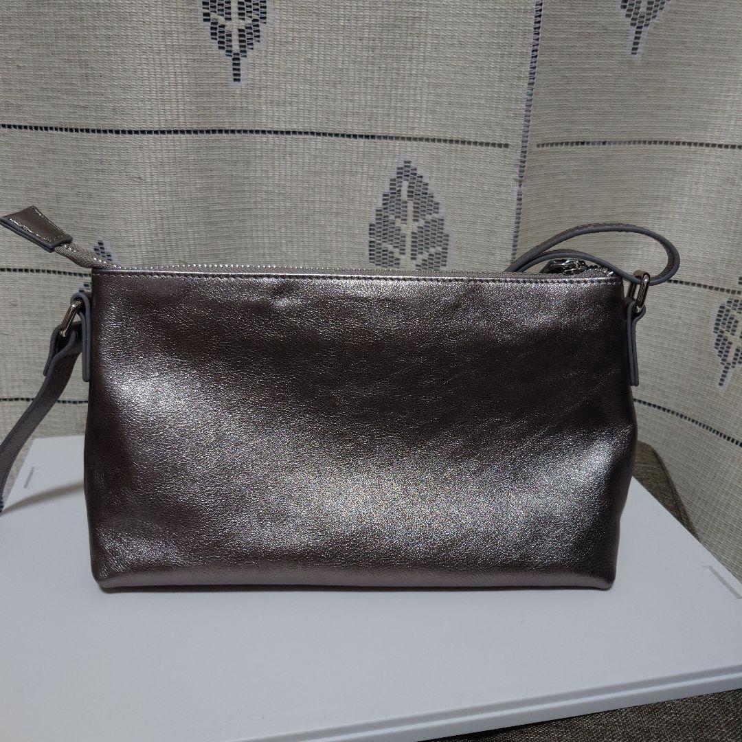 イアパピヨネ メタリックシルバー ショルダーバッグ - メルカリ