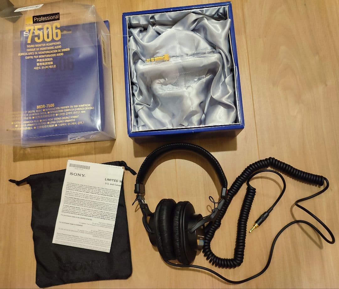 ほぼ新品 SONY MDR-7506 モニターヘッドフォン Amazon.com: Sony MDR-7506 Professional Folding Headphones with