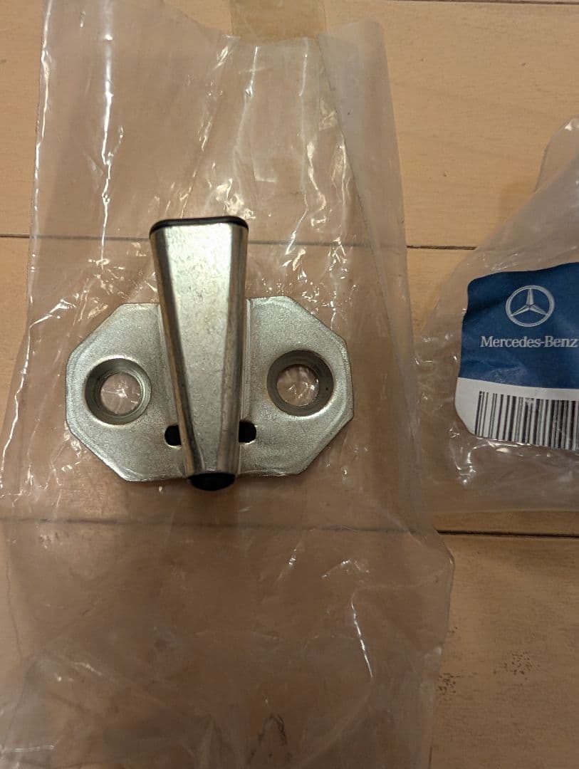 送料込！ メルセデスベンツ W124 ドア ロッキング アイ