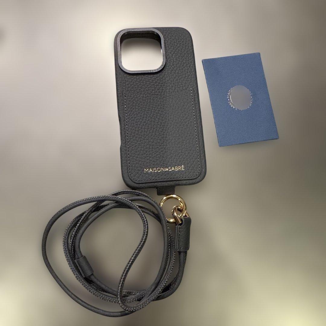 Maison de SABREスマホケースiPhone16pro【新品未使用】 The Sling Phone Case iPhone 16 Pro Max - Black Caviar – MAISON de