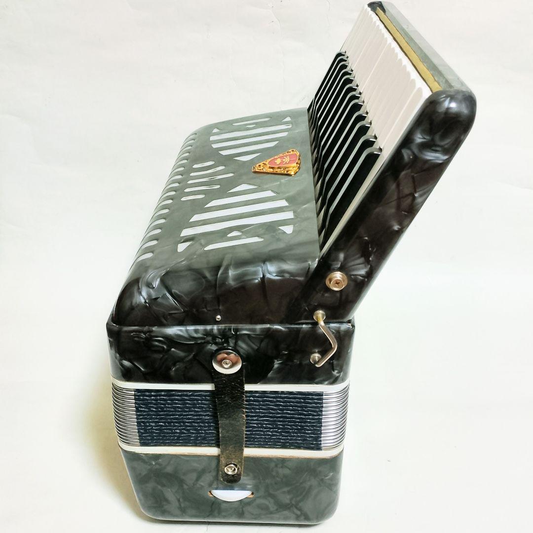 TOMBO No.181 30鍵 18ベース アコーディオン レトロシルバー - メルカリ