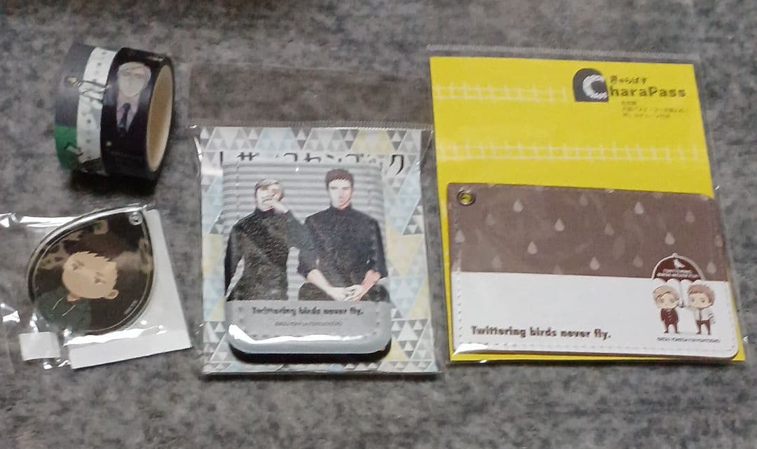 ヨネダコウ　きゃらぱす　定期入れ　囀ずる鳥は羽ばたかない　レザーフセンブック　他 Amazon.co.jp: 囀る鳥は羽ばたかない 4 【限定版小冊子付