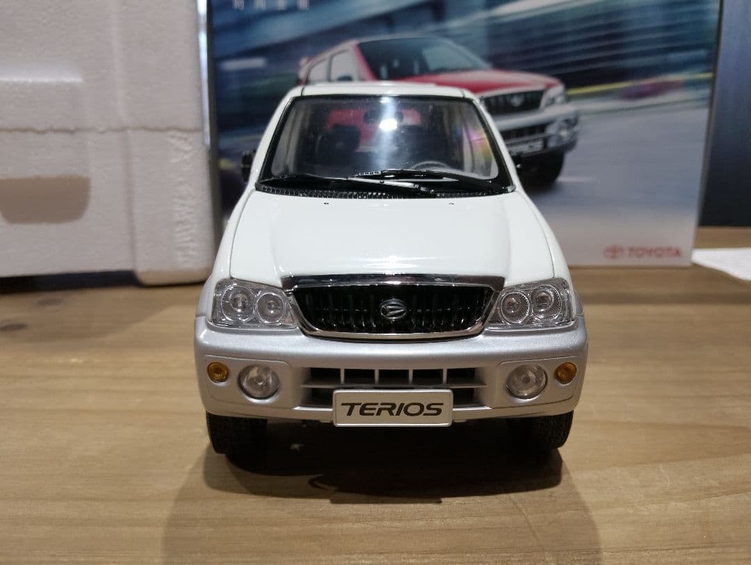 1/18 トヨタ テリオス ディーラー品 ミニカー ホワイト