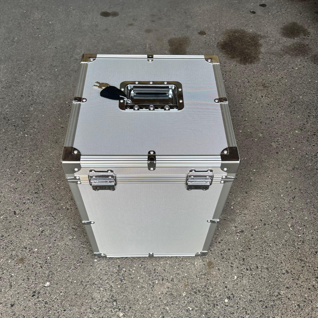 アルミ製シルバーケース 鍵付き ポータブルアンプ用