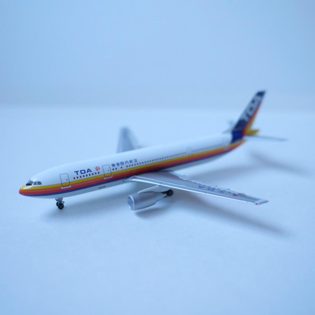 TDA 東亜国内航空 Airbus A300 Scale 1:400 Amazon.co.jp: TDA 東亜国内航空 エアバス A300 TYPE B2 No.JD41001 1
