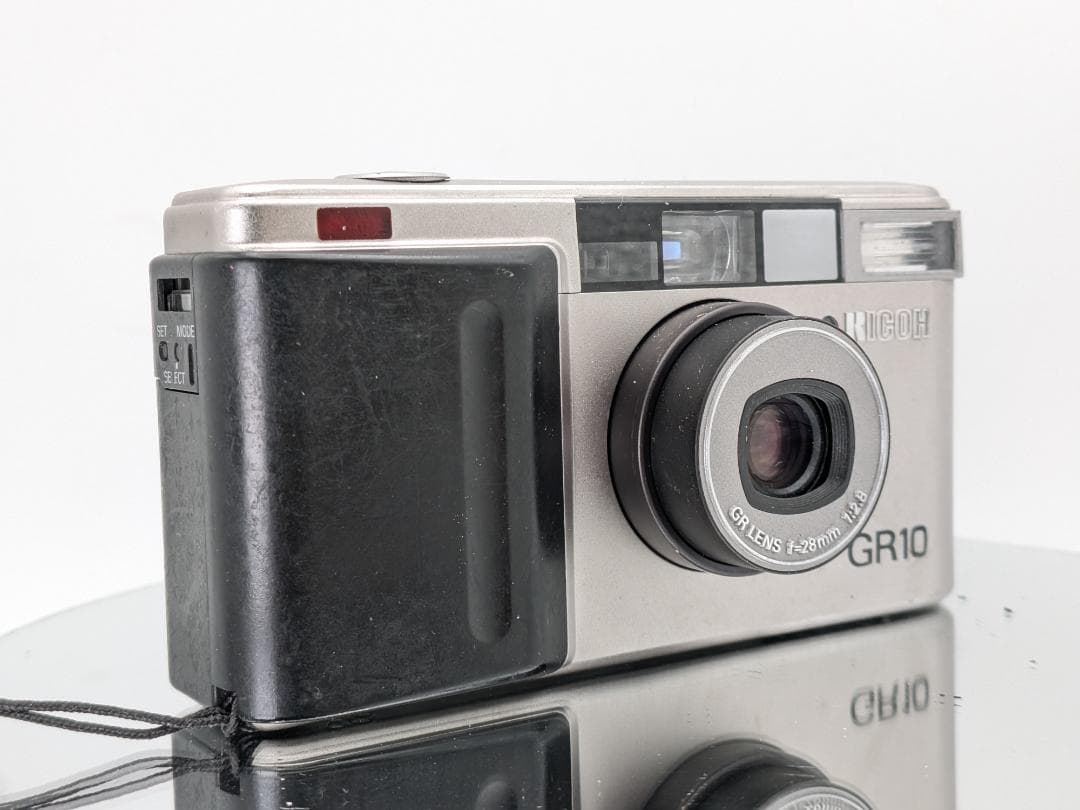 ❀動作〇❀RICOH フィルムカメラ GR10 シルバー - メルカリ