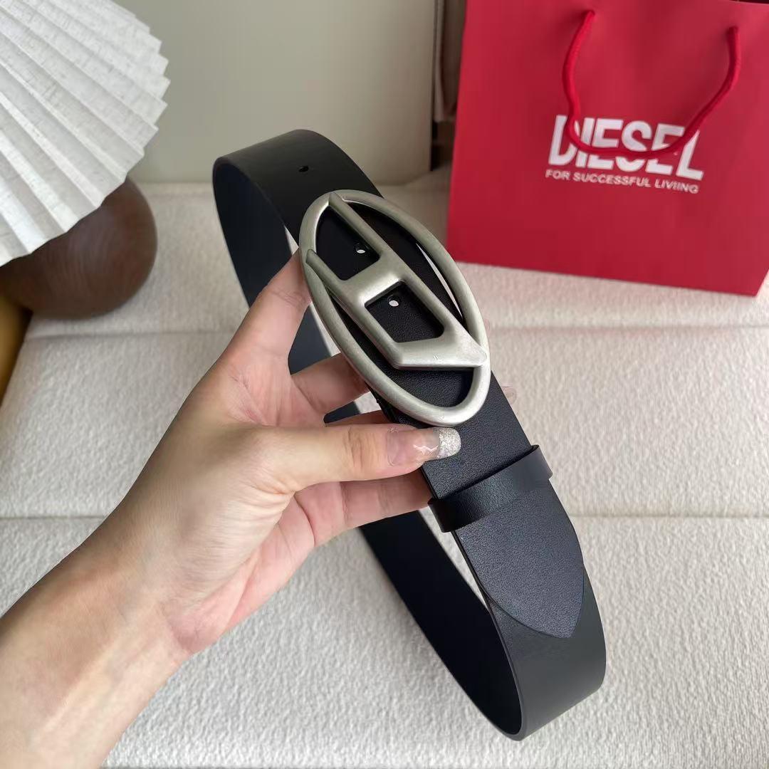 DIESEL ブラックレザーオーバルバックルベルト