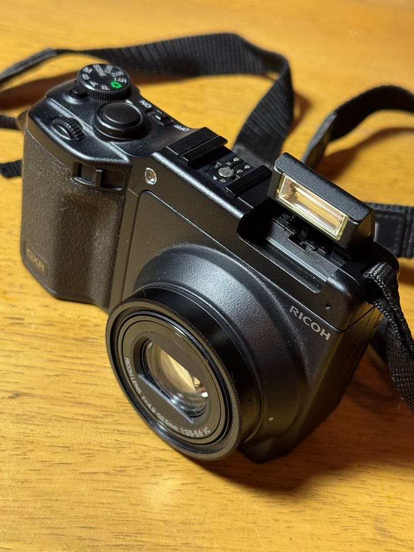 デジタルカメラ RICOH GXR+P10 KIT 28-300mm F3.5-5.6 VC