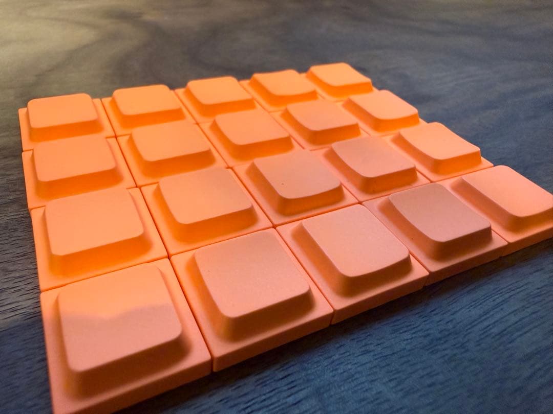 れ*ん様 Cornix LP 無線分割キーボード + 追加キーキャップ - メルカリ