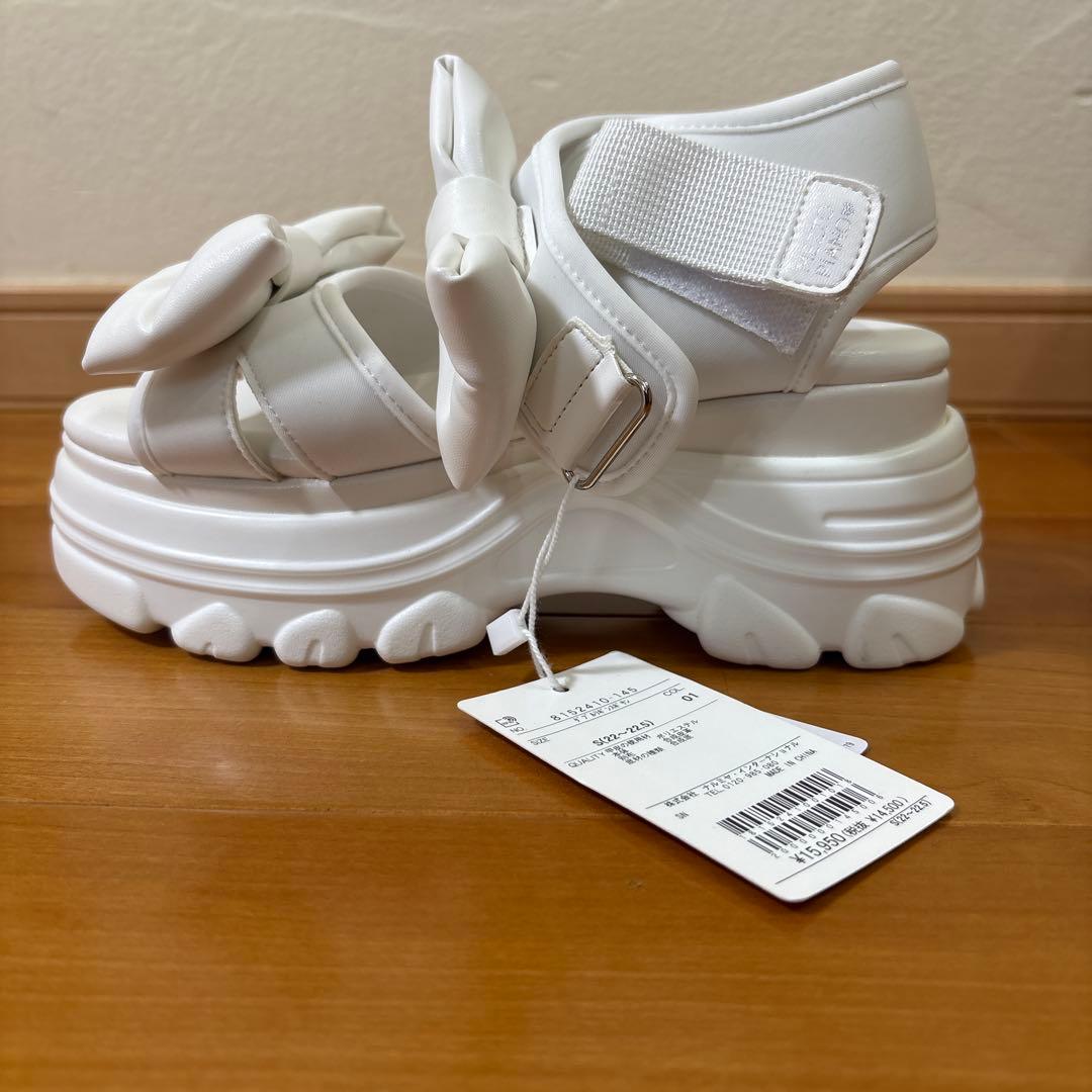 メゾピアノジュニア　リボン付きホワイト厚底サンダル　S(22〜22.5cm)