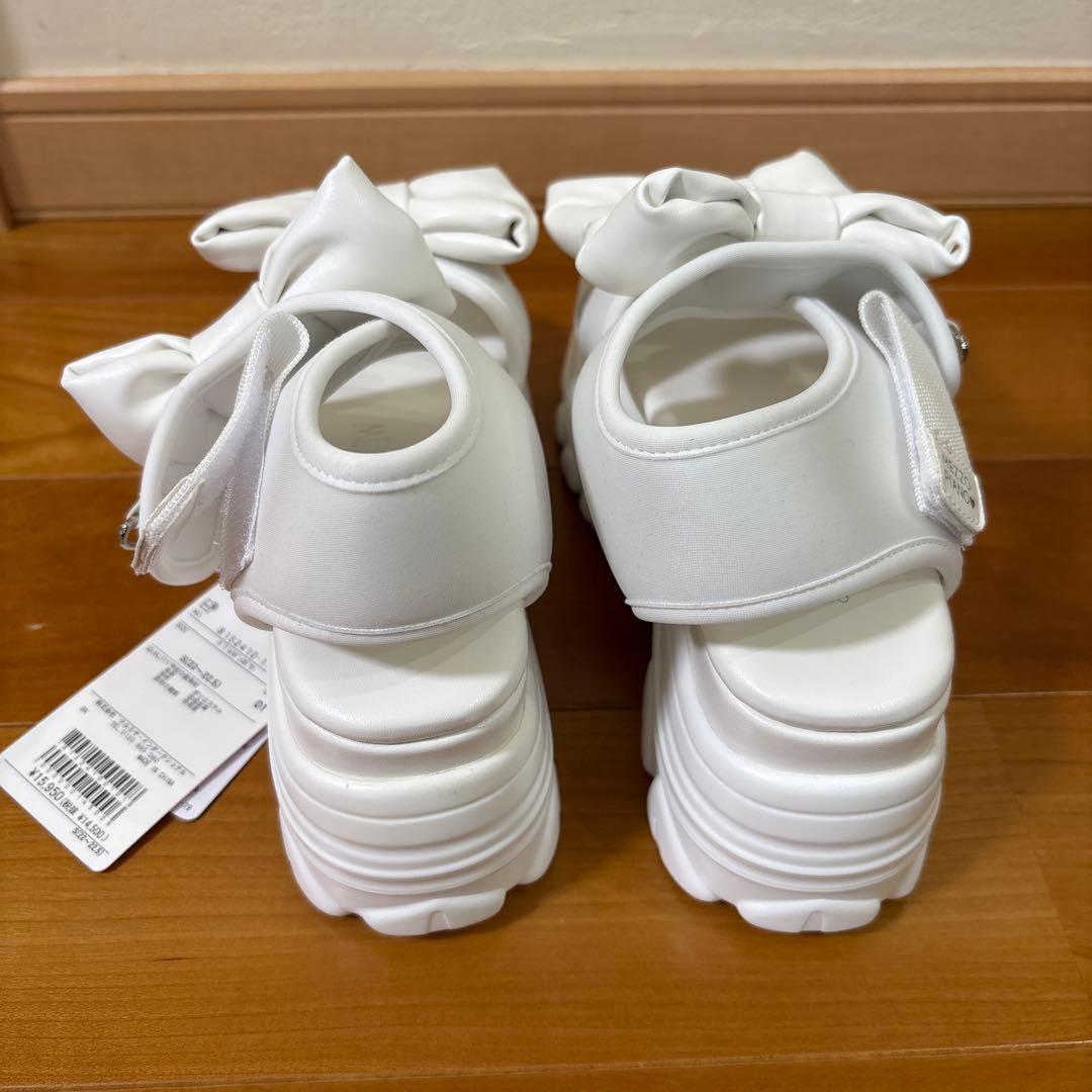 メゾピアノジュニア　リボン付きホワイト厚底サンダル　S(22〜22.5cm)
