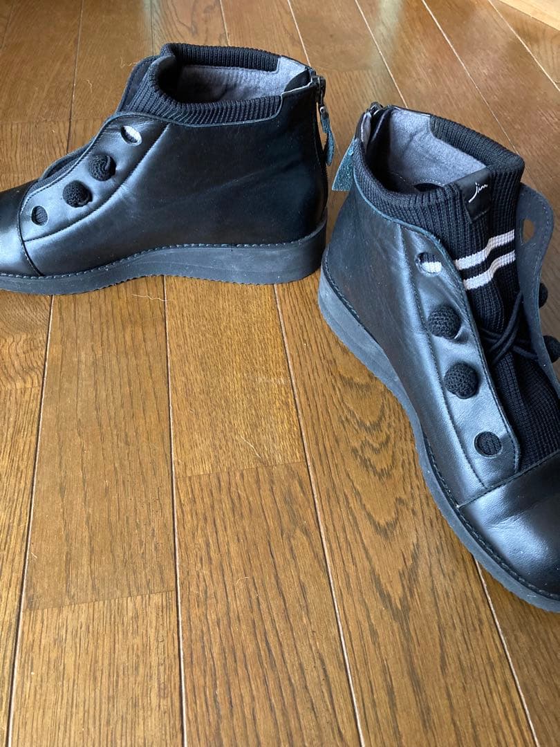 センソユニコ慈雨ショートブーツ ブラック - メルカリ