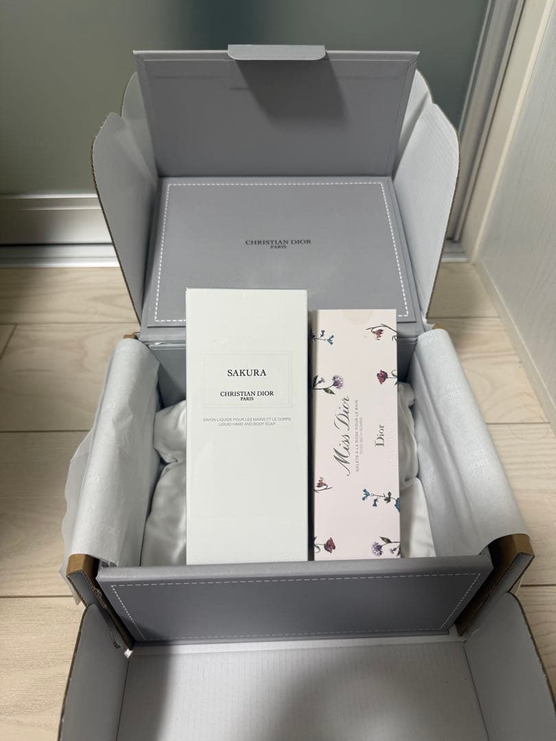 Dior ローズ バスボム サクラ リキッドソープ 試してみた】Dior メゾン クリスチャン ディオール サクラ リキッド