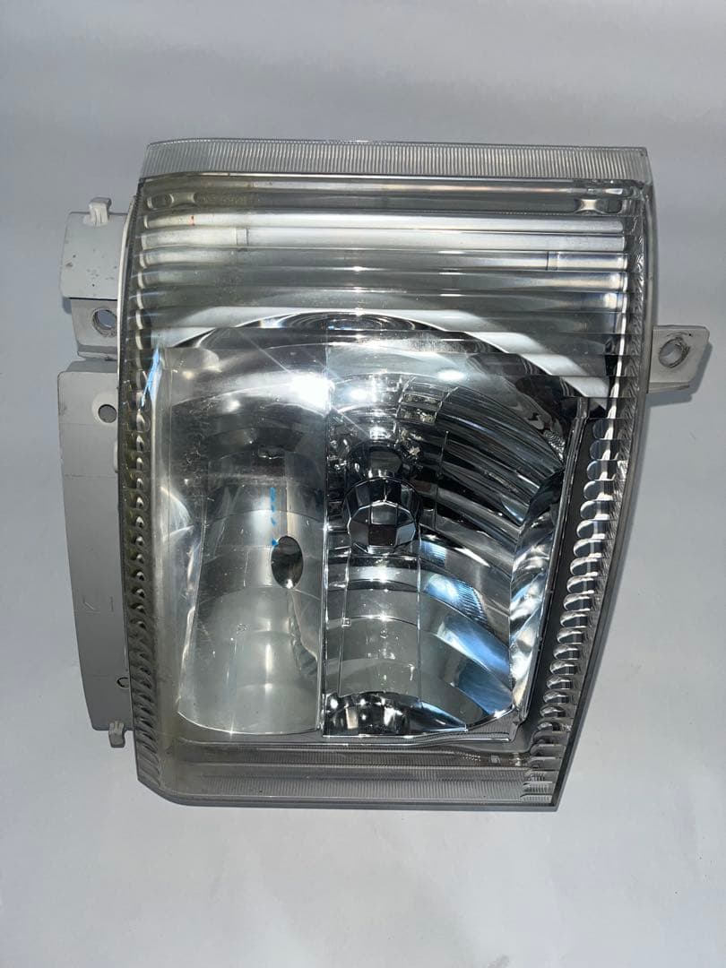 中古 いすゞ純正 右側 ヘッドライト KOITO 110-21872ジャンク品 - メルカリ