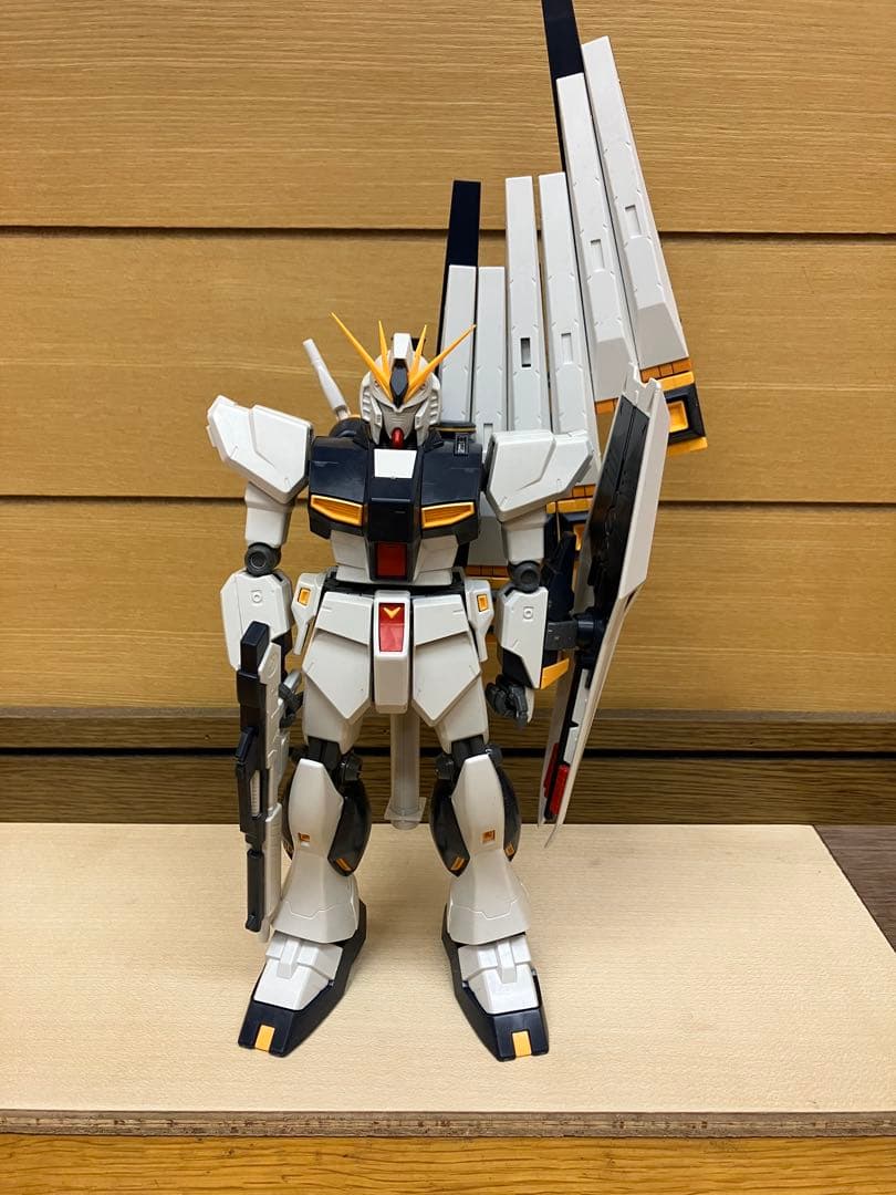 旧MG νガンダム、旧MGサザビー バラ売り不可 - メルカリ