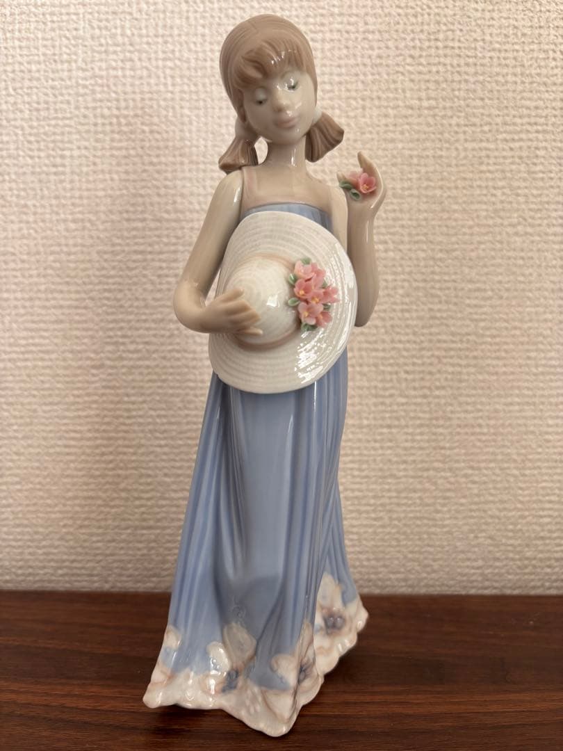 美品】リヤドロ NAO 陶器 人形 - メルカリ