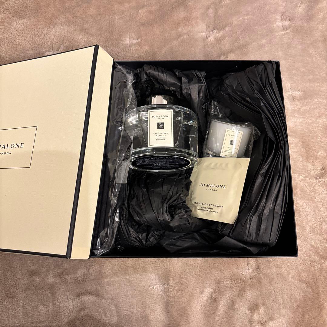 Jo Maloneインディリッシュ ペアー & フリージアとミニチュアキャンドル Amazon.com: Jo Malone 'English Pear & Freesia' Scented Candle Mini