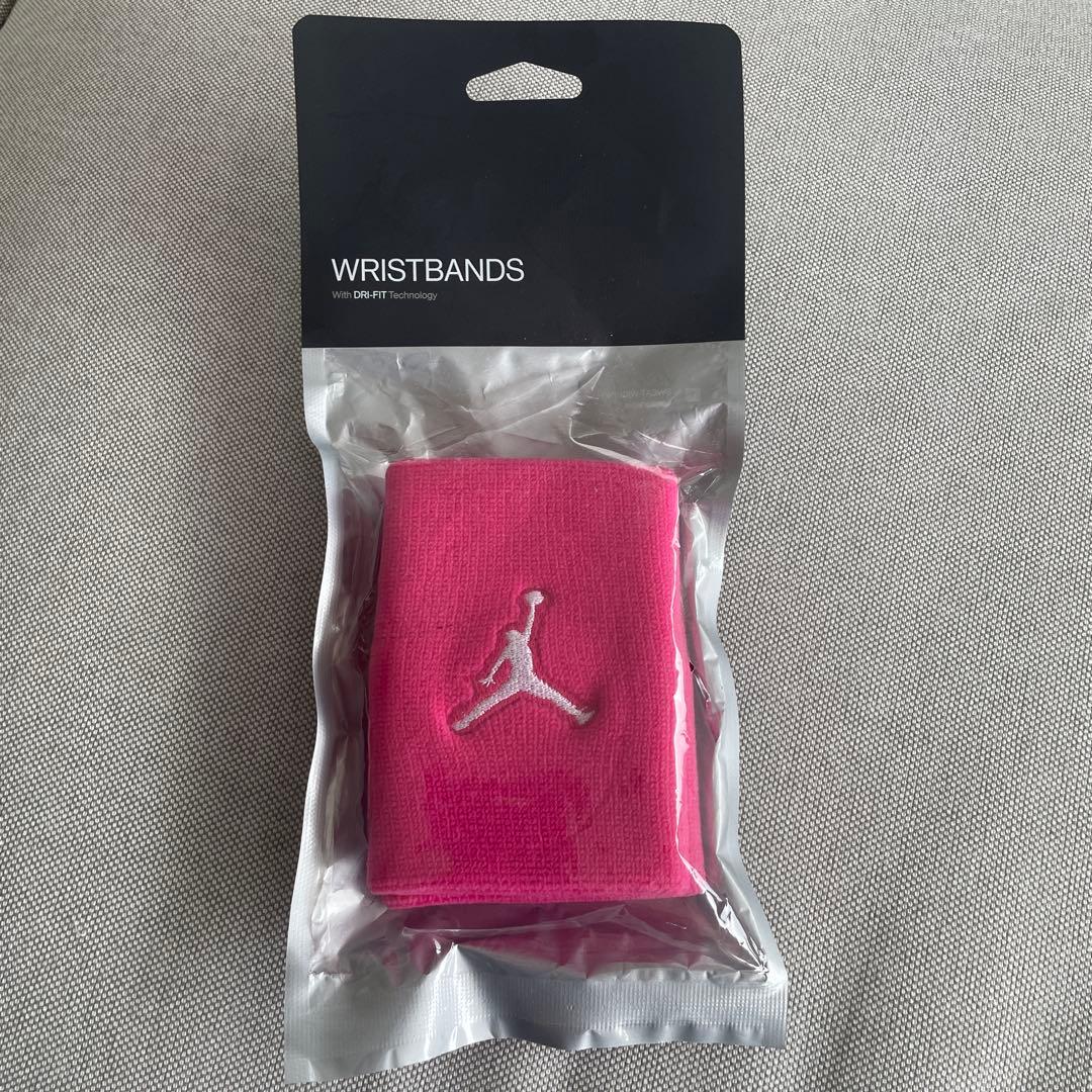 Jordan DRI-FIT ピンクリストバンド - メルカリ