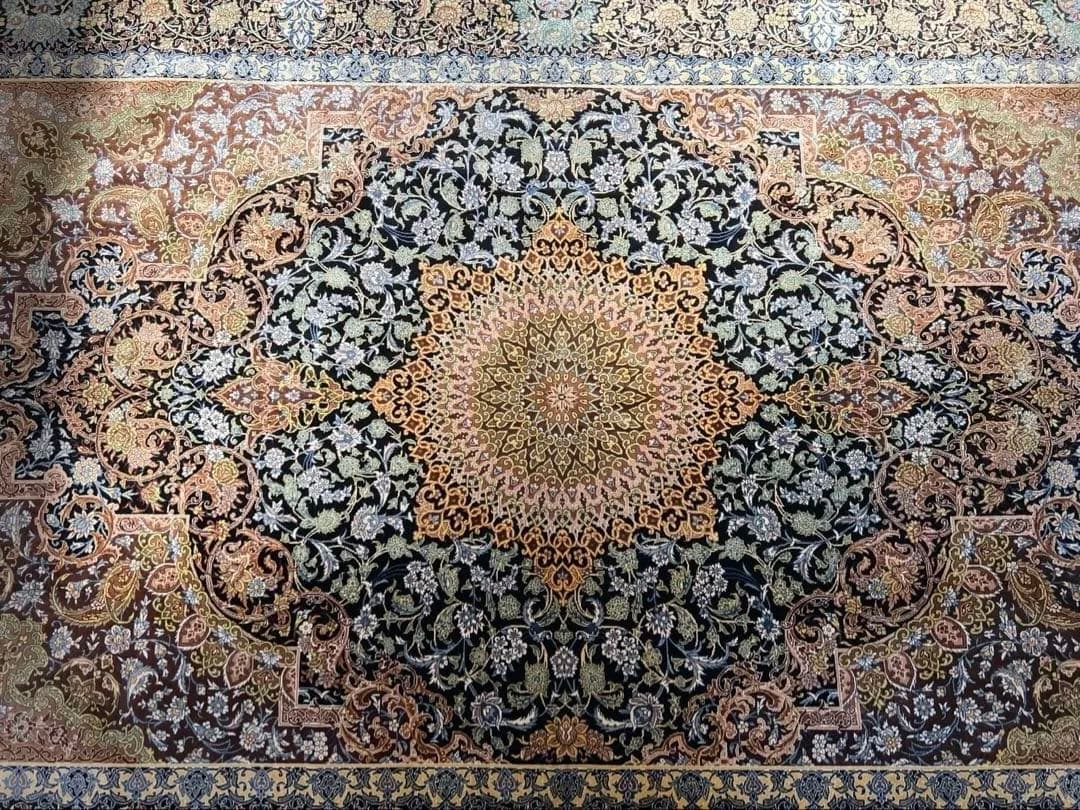 シルク ペルシャ絨毯 202×135 クムアフマディ工房 - メルカリ