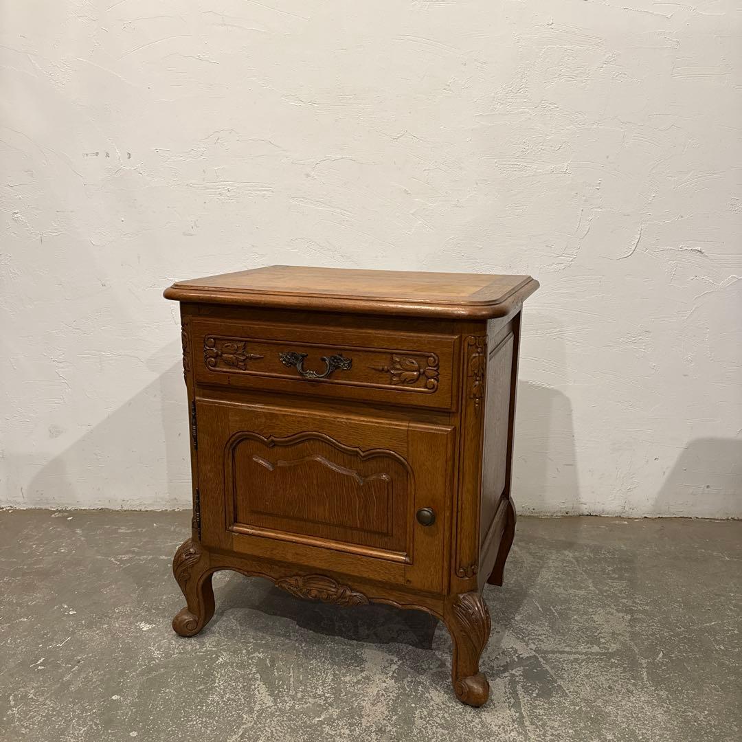 年末年始saleヴィンテージ　木製サイドテーブル　引き出し／扉収納付き　2 年末年始saleヴィンテージ 木製サイドテーブル 引き出し／扉収納付き 2