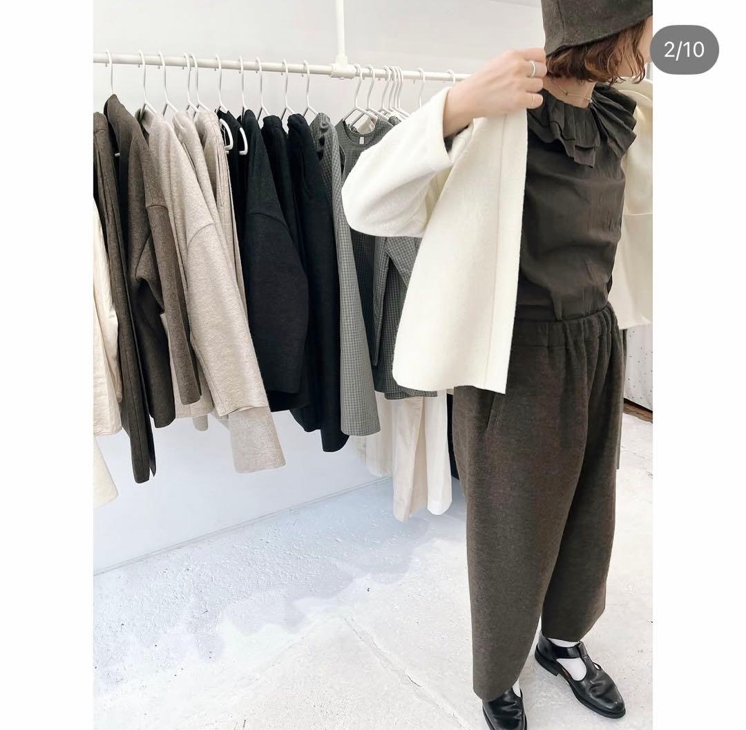 定価22,000円 新品タグ付き☆yoli シンプルフリルブラウス オフ