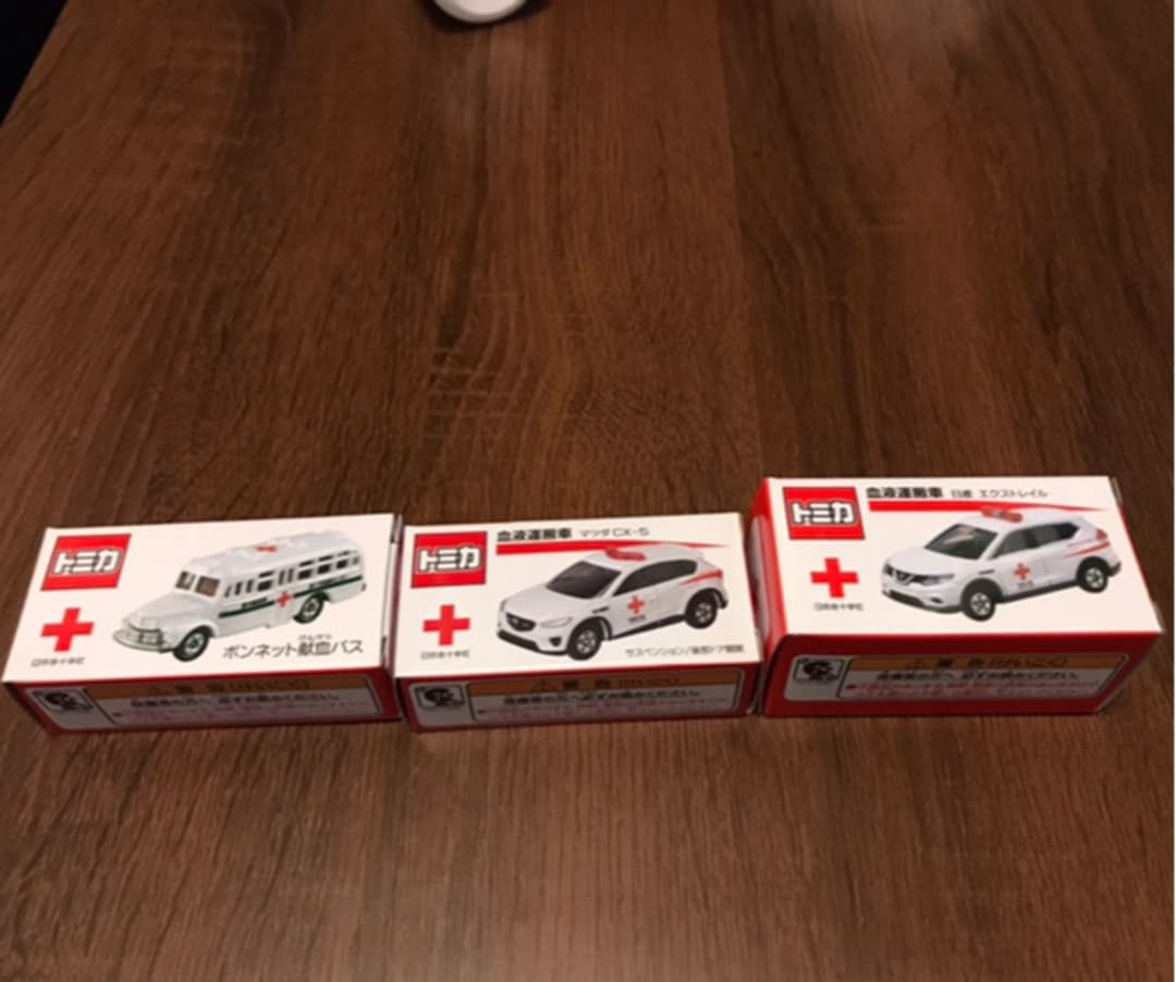 追加！ランドクルーザー　トミカ　献血　エクストレイル　CX-5 4台セット トミカ 日本赤十字社 献血バス エクストレイル