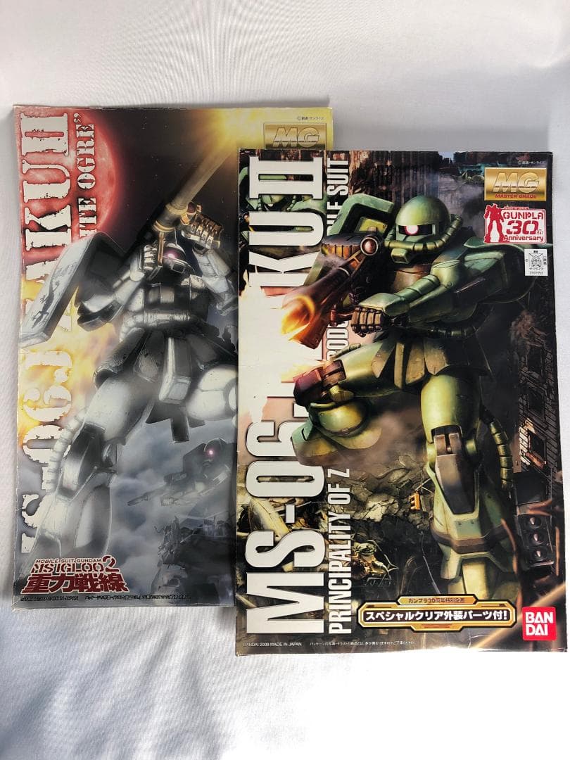 MG ザクⅡ2.0 30th版&ホワイトオーガー仕様 2体セット - メルカリ