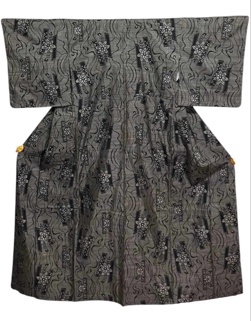 本場奄美大島紬 経緯絣 小紋 正絹 花文 イ6685 - メルカリ