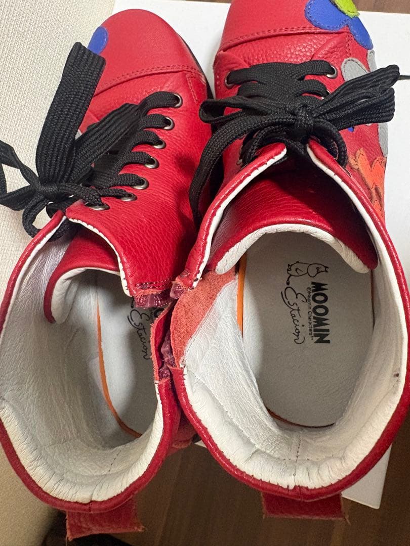 エスタシオン ムーミンリトルミィ コラボ ショートブーツ 赤 - メルカリ