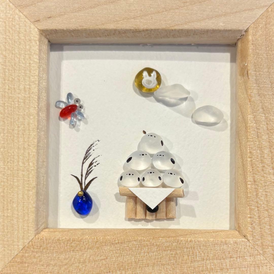 シマエナガ 藤の花の下で 。シーグラスアート