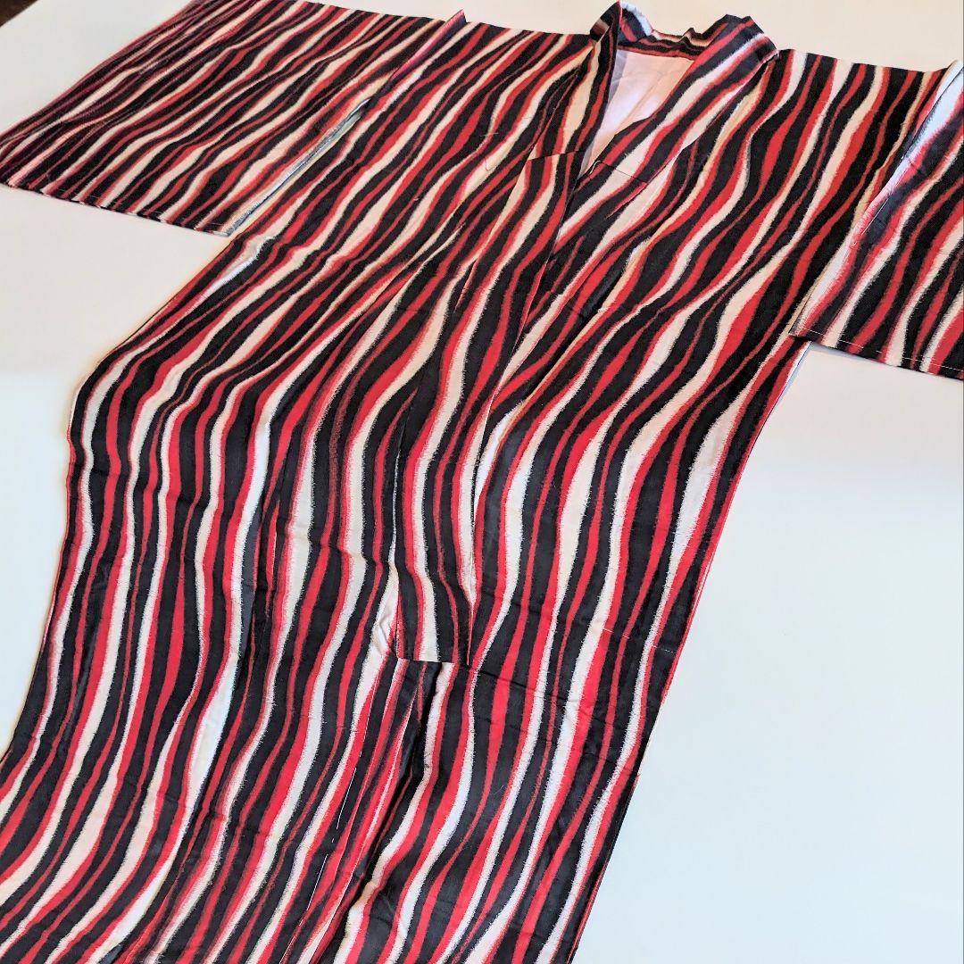 銘仙 着物 レトロ よろけ縞 モダン柄 - メルカリ