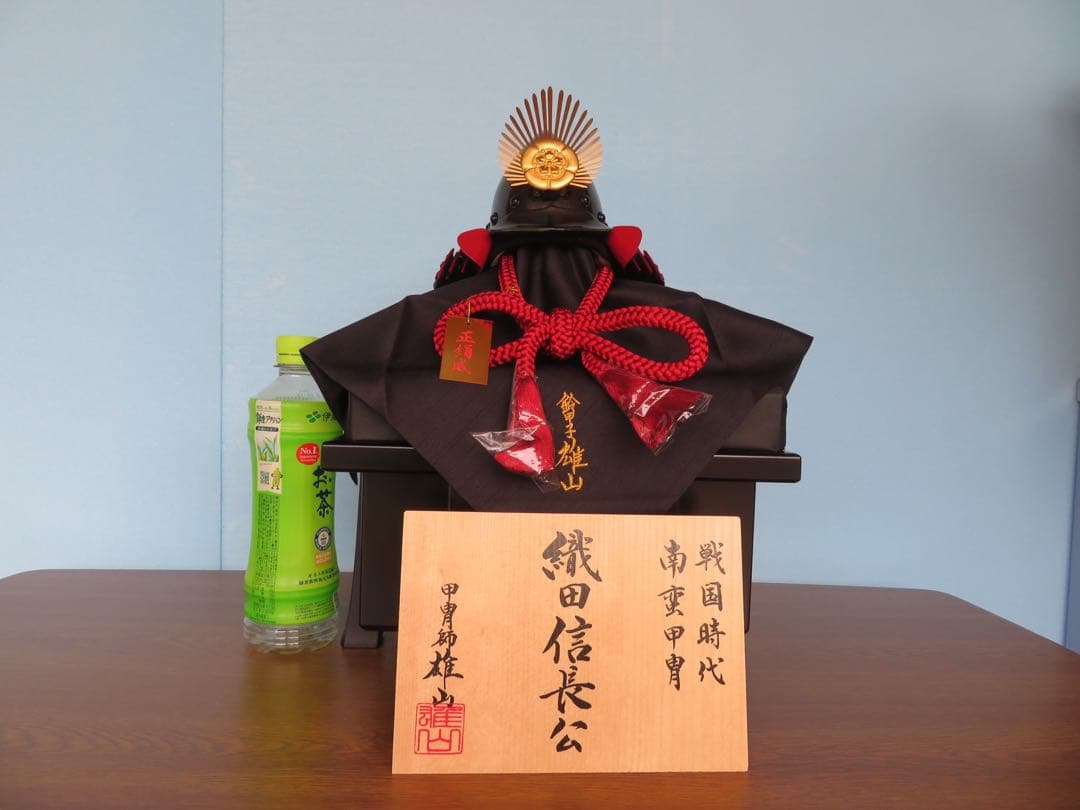 雄山作　織田信長兜 楽天市場】織田信長 10号 雄山作 五月人形 コンパクト おしゃれ 兜飾り