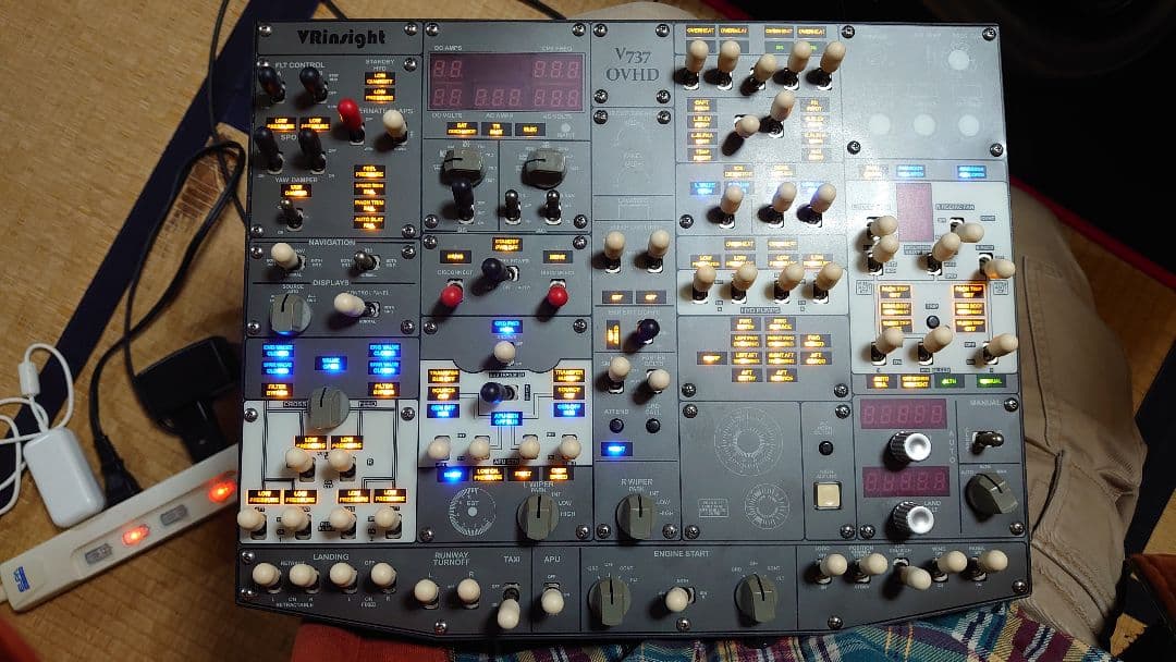 VRinsight B737 オーバーヘッドパネル（簡易版）ジャンク - メルカリ