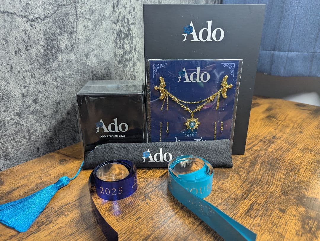 Ado よだか VIP 特典 スノードーム•ブローチ　ペンライト　扇子　セット Ado よだか VIP特典 スノードーム&ブローチ - メルカリ