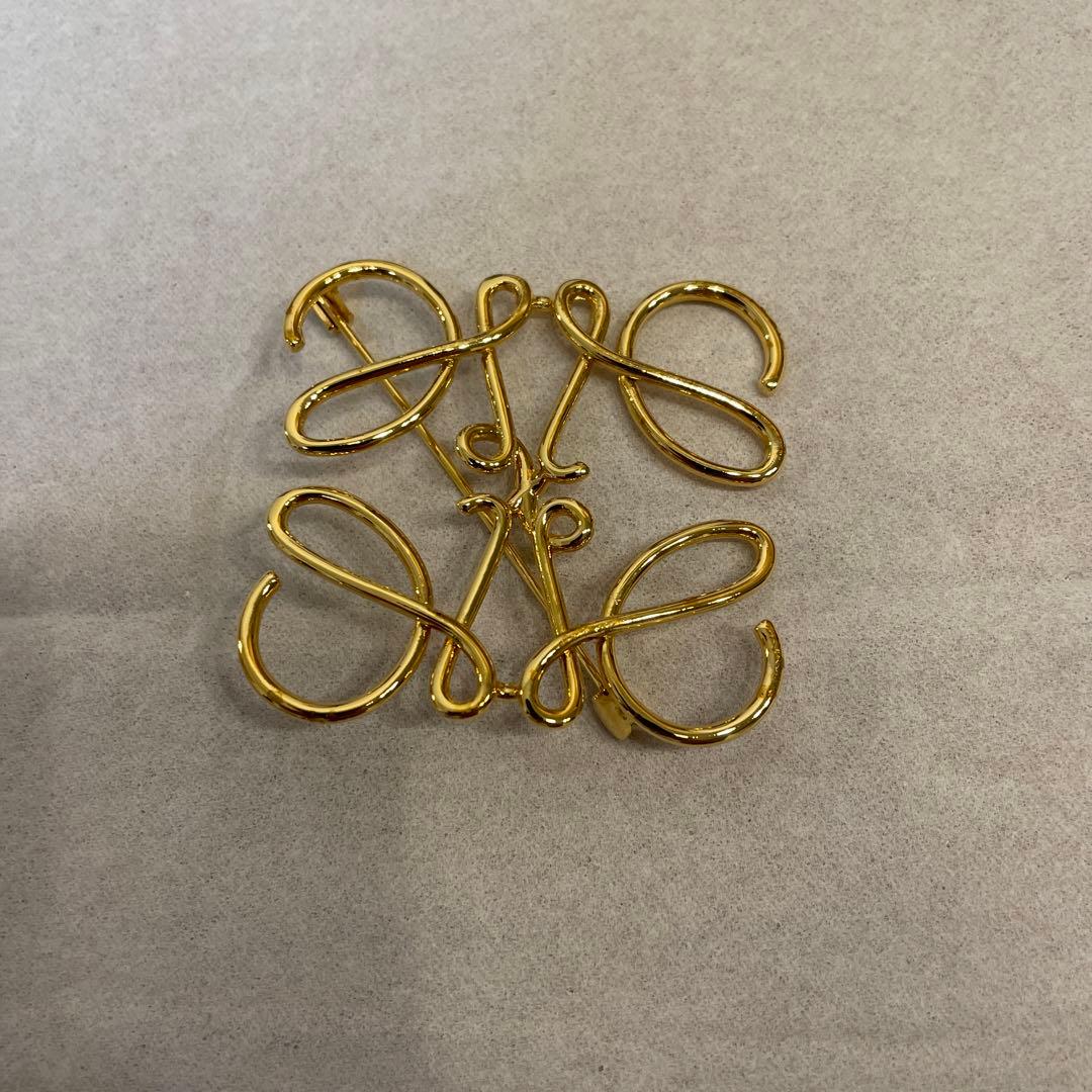 ロエベ アナグラムブローチゴールド LOEWE 正規品 - メルカリ