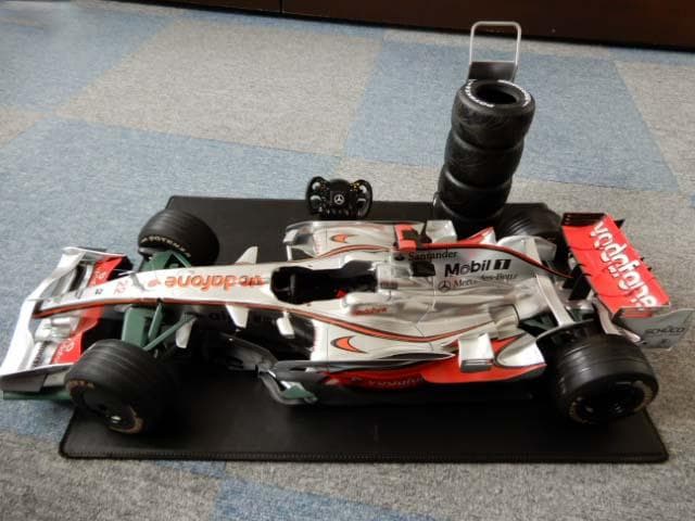 デアゴスティーニ 1/8 週刊 マクラーレン MP4-23 ボーダフォン デアゴスティーニ 1/8 マクラーレン MP4-23 McLaren 完成品/組立済み