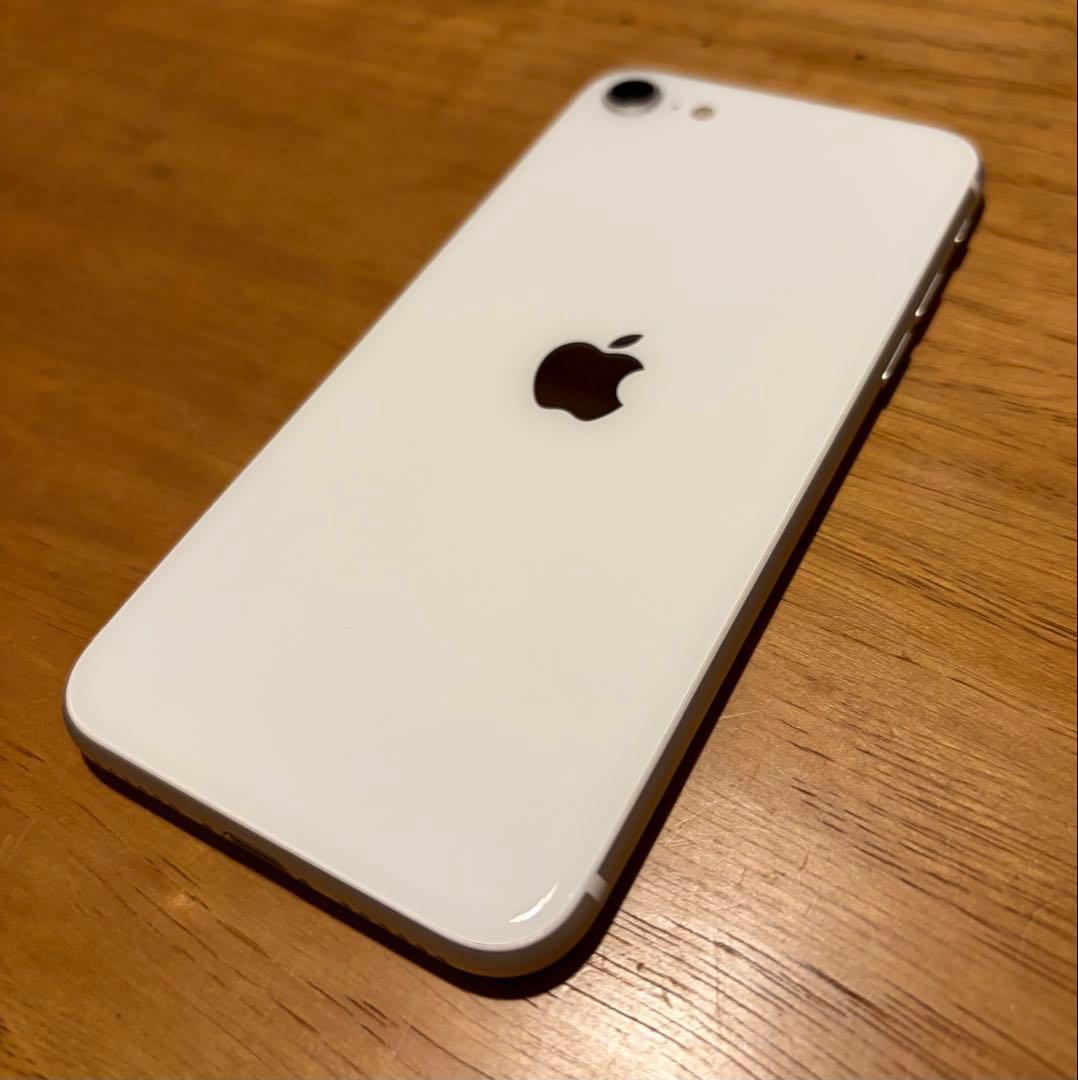 Apple iPhone SE (第2世代) ホワイト【美品・バッテリー76%】 - メルカリ