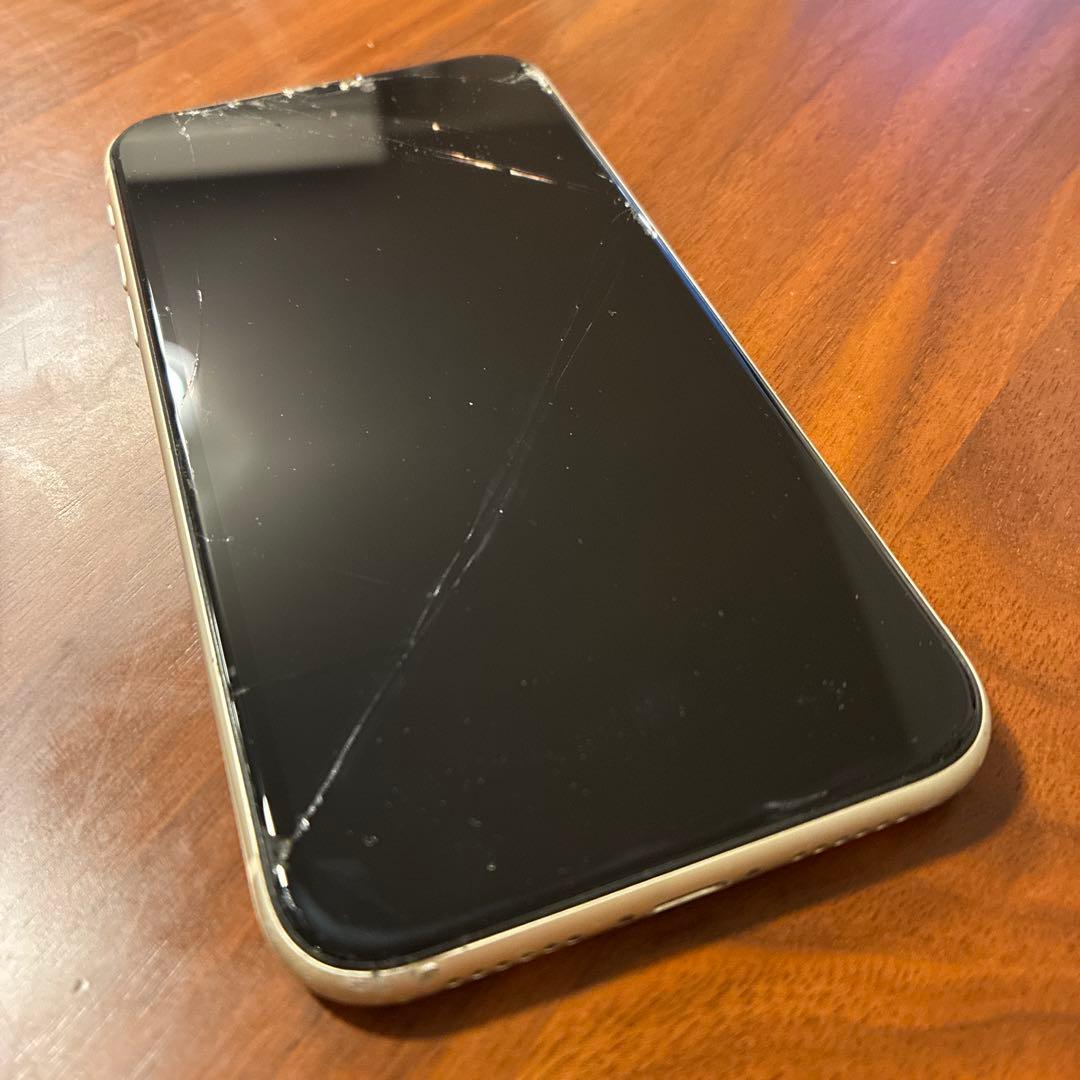 iPhone11 128GB 画面割れあり、背面割れあり