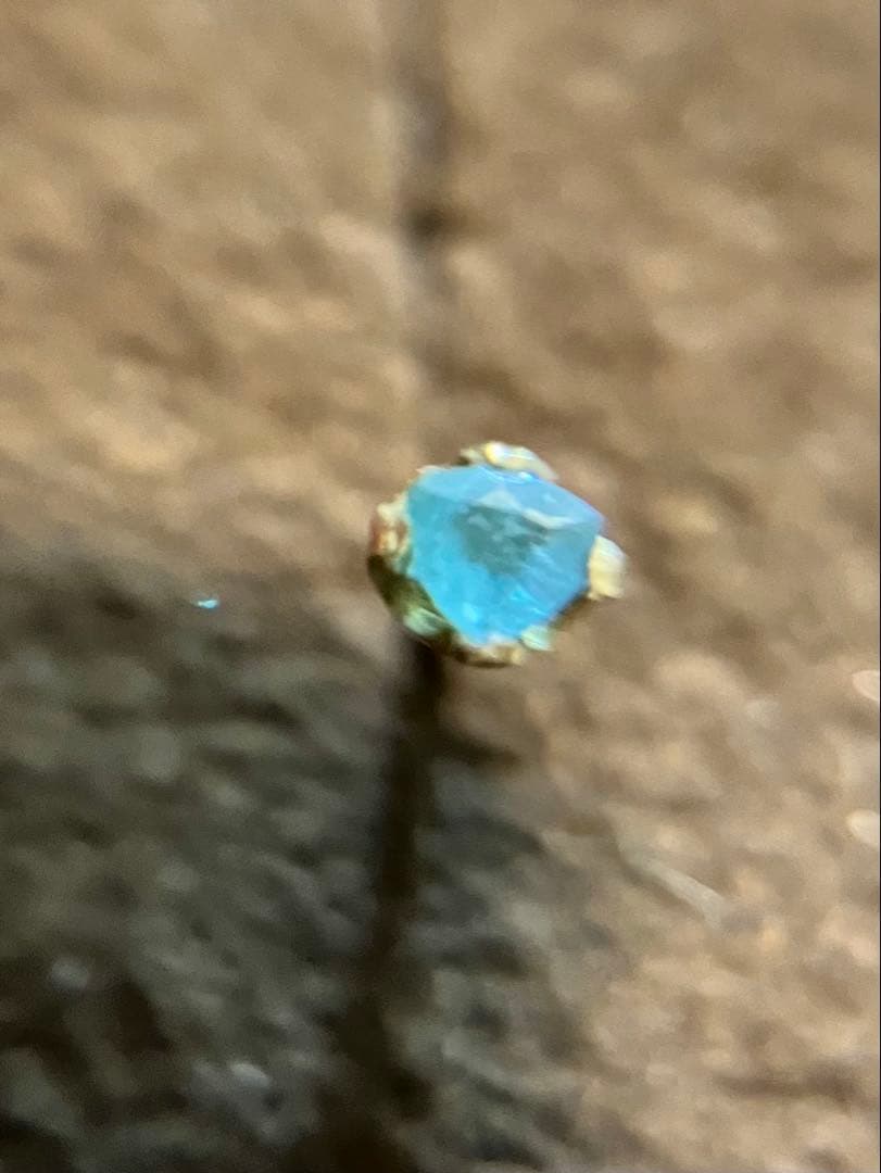 シ*ダ様 K18※片耳用＊かわいいパライバトルマリンのスタッドピアスです シ*ダ様 K18※片耳用＊かわいいパライバトルマリンのスタッドピアスです