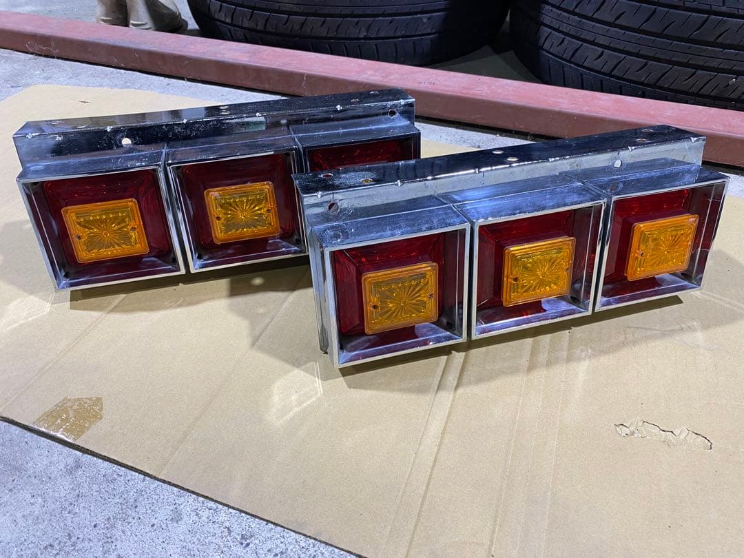 3連角テール　ジェット? 2トン　デコトラ トラック テールランプ LED 3連 角型 テールライト デコトラ 左右