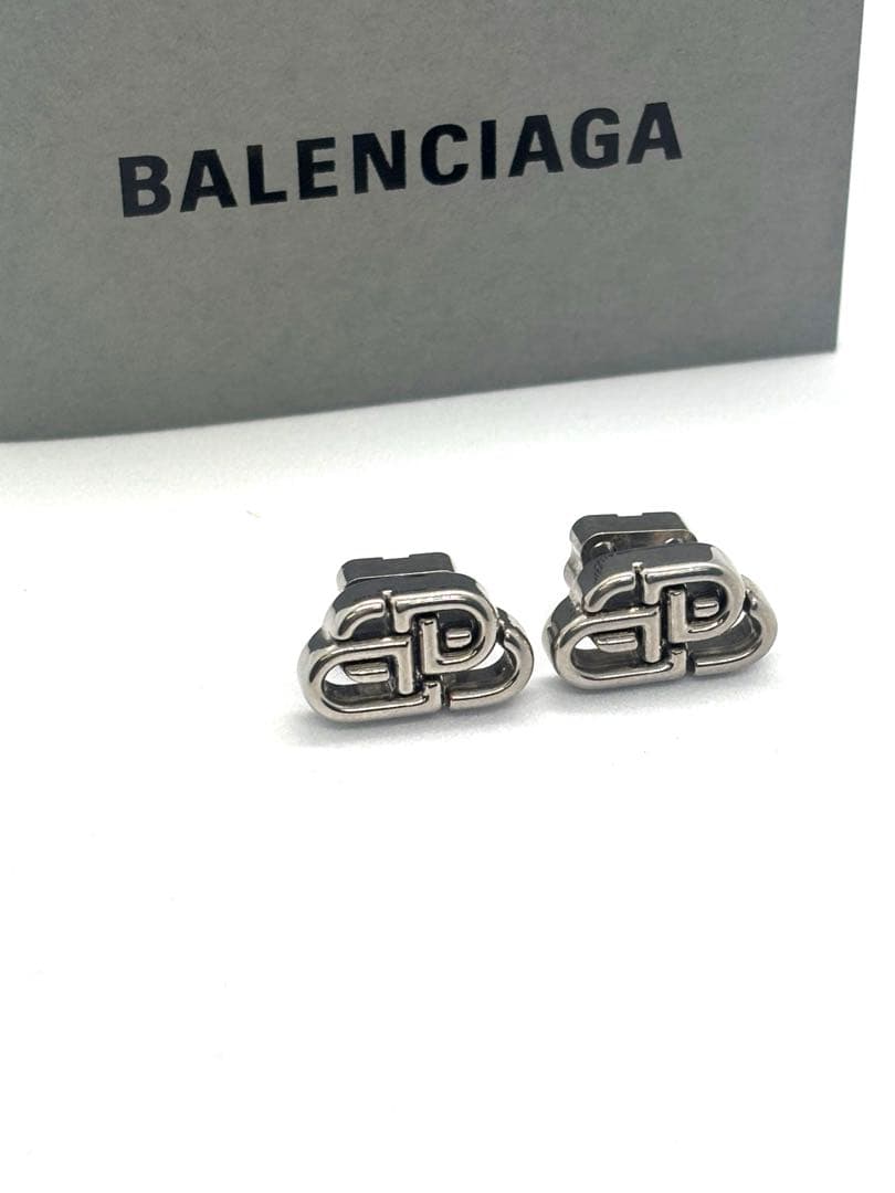 BALENCIAGA ロゴ入りピアス BALENCIAGA ロゴ メタル フープピアス 人気 (BALENCIAGA/ピアス