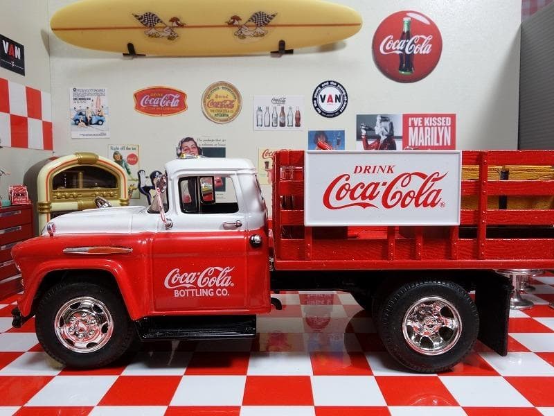 コカコーラ 設置デリバリートラック 1957カメオ Stake ERTL - メルカリ